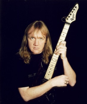 Olaf Lenk plays VIGIER guitars